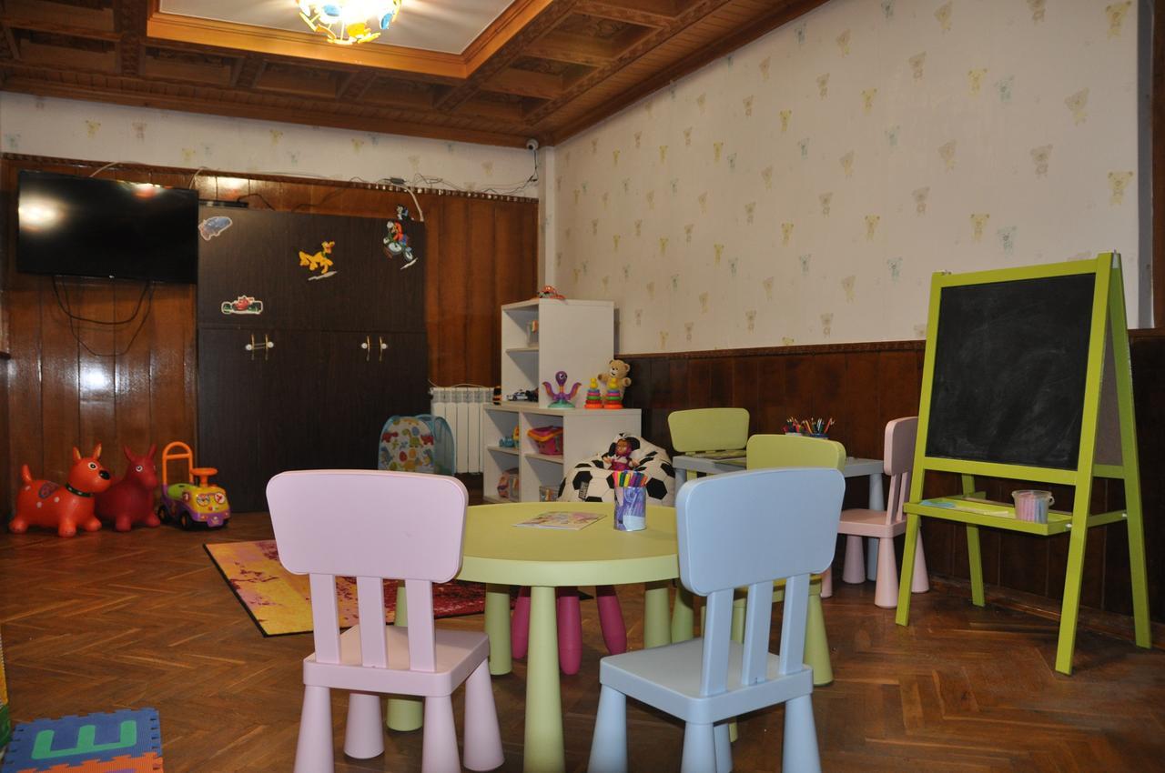 Family Hotel Balkanci Uzana Bagian luar foto