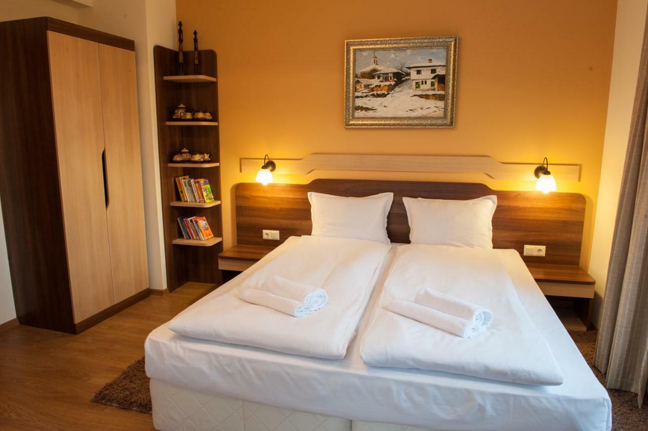 Family Hotel Balkanci Uzana Bagian luar foto
