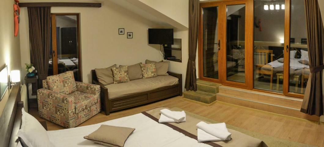 Family Hotel Balkanci Uzana Bagian luar foto