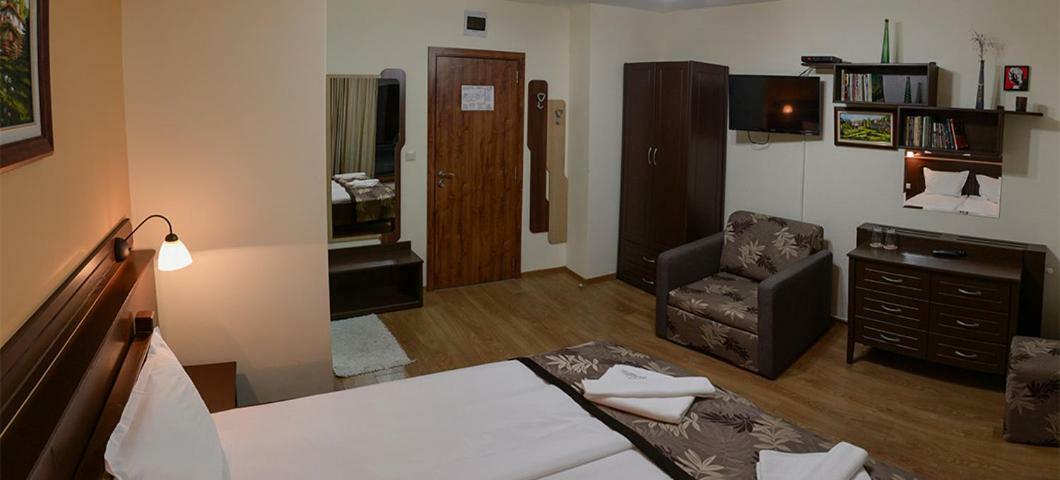 Family Hotel Balkanci Uzana Bagian luar foto